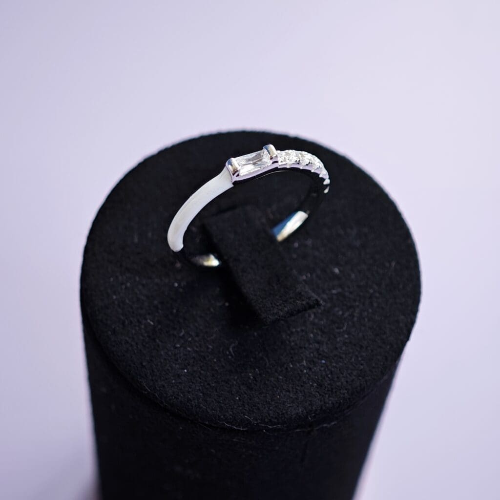 Elegant Enamel Gemstone Thin Band