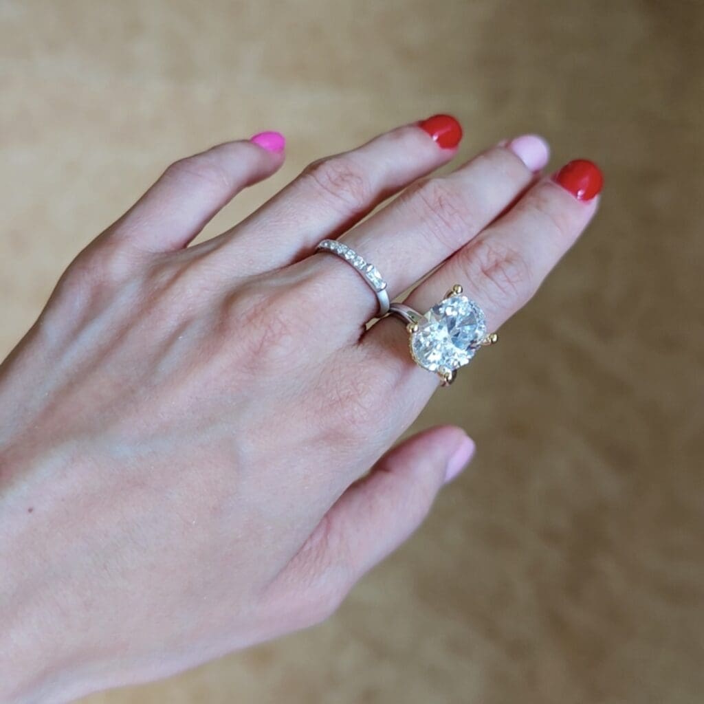 Elegant Enamel Gemstone Thin Band