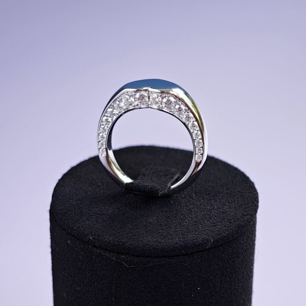 Stunning Iconic Heart Signet Ring