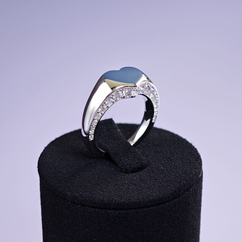 Stunning Iconic Heart Signet Ring