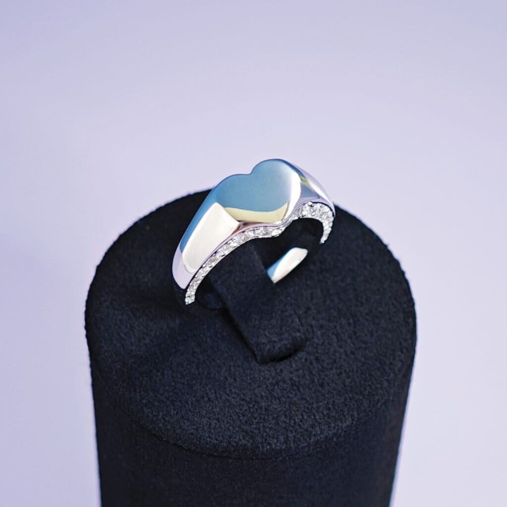 Stunning Iconic Heart Signet Ring